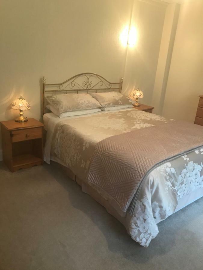 Nant-Y-Ffin Hotel Llandissilio Esterno foto